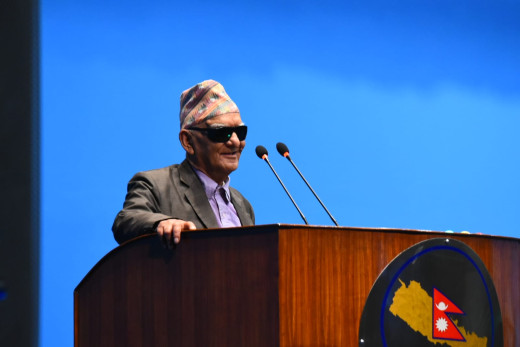 चित्रबहादुर केसीको प्रश्न : बजेट कम भएका जिल्लाका सांसद कुन मुख लिएर जाने ?